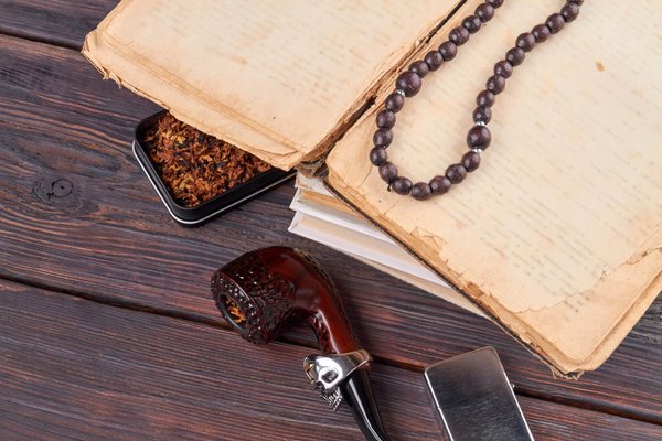 How Can Angular Geometric Jewelry Complement a Modern Minimalist Work Wardrobe?